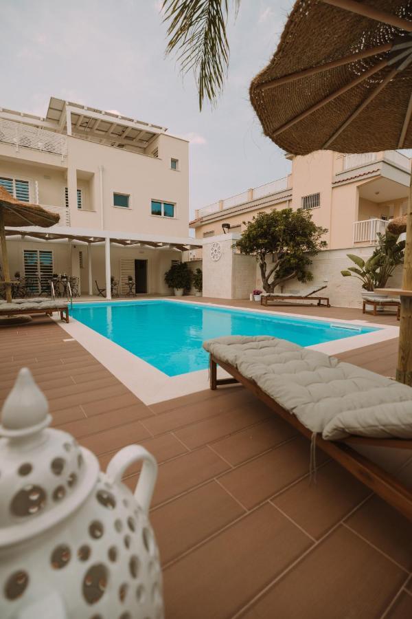 Dimora Nesea Bed & Breakfast Cozze Exterior foto
