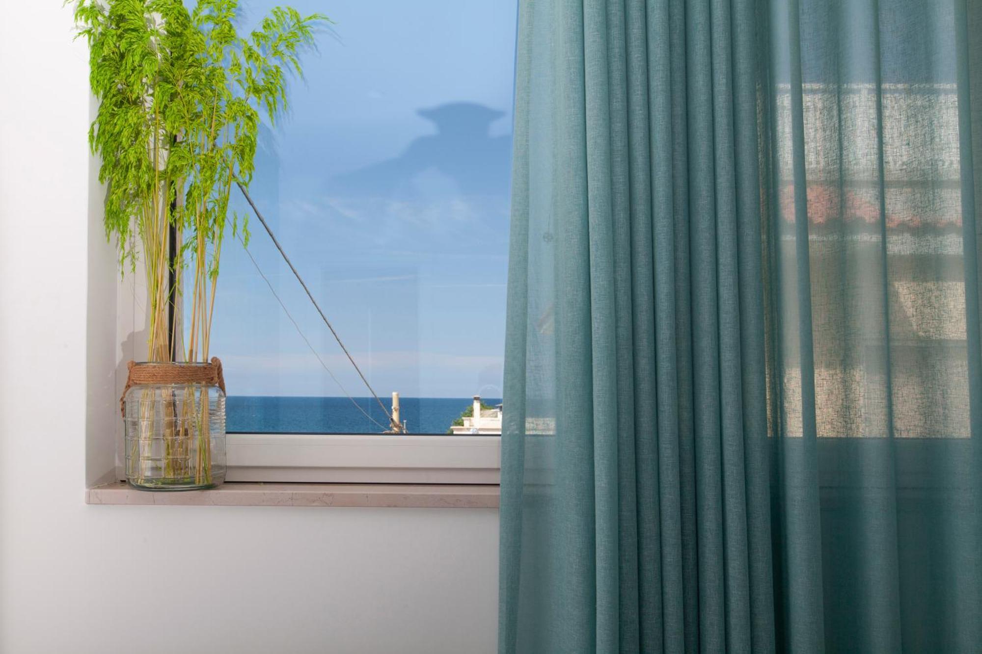 Dimora Nesea Bed & Breakfast Cozze Exterior foto