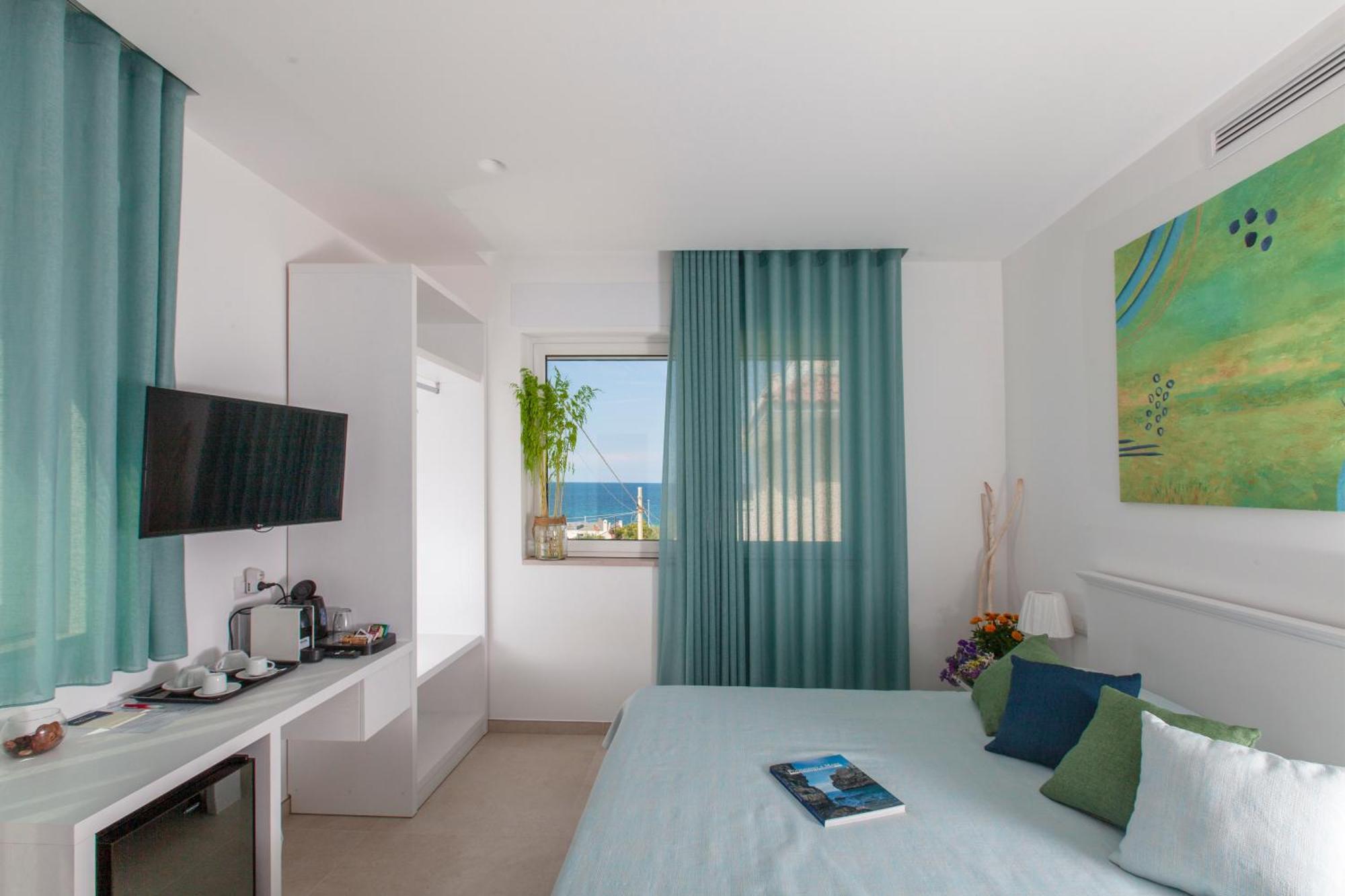 Dimora Nesea Bed & Breakfast Cozze Exterior foto